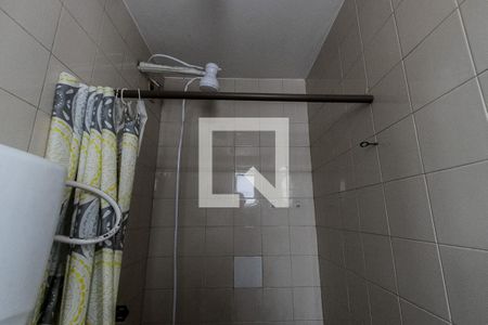 Banheiro de Serviço de apartamento para alugar com 2 quartos, 75m² em Costa Azul, Salvador
