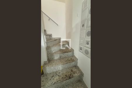 Escada de apartamento à venda com 2 quartos, 81m² em Jardim Bela Vista, Santo André