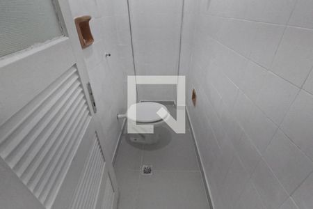 Banheiro de Serviço de apartamento para alugar com 2 quartos, 128m² em José Menino, Santos