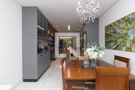 Sala de casa à venda com 3 quartos, 131m² em Vila Nivi, São Paulo