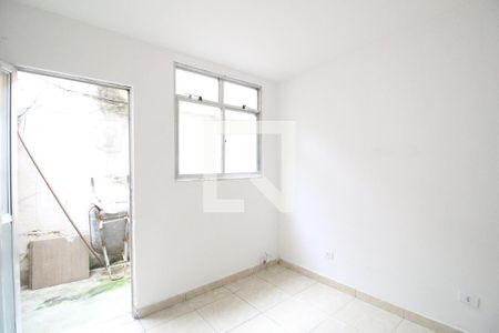 Sala de casa para alugar com 1 quarto, 40m² em Curicica, Rio de Janeiro