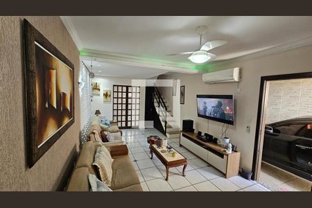 Sala de TV de casa à venda com 4 quartos, 164m² em Santo Antônio, Porto Alegre