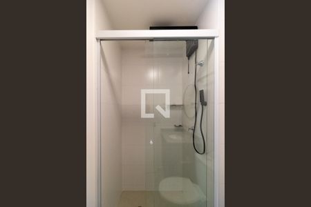 Banheiro de kitnet/studio para alugar com 1 quarto, 27m² em Perdizes, São Paulo