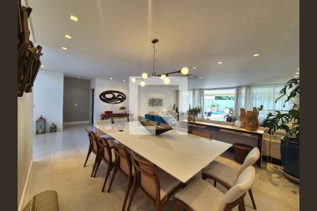 Sala de casa de condomínio à venda com 5 quartos, 680m² em Barra da Tijuca, Rio de Janeiro