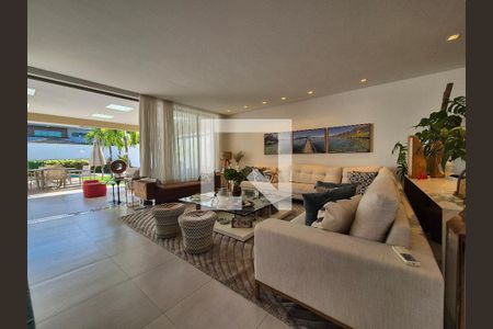 Sala de casa de condomínio à venda com 5 quartos, 680m² em Barra da Tijuca, Rio de Janeiro