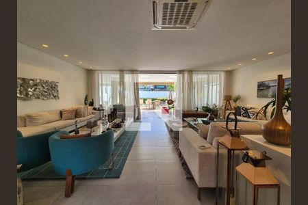 Sala de casa de condomínio à venda com 5 quartos, 680m² em Barra da Tijuca, Rio de Janeiro