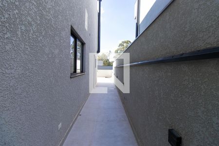Corredor lateral de casa de condomínio para alugar com 4 quartos, 380m² em Granja Viana, Cotia