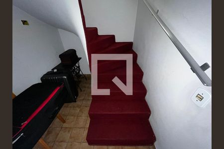 Escada de casa à venda com 3 quartos, 125m² em Vila Ester (zona Norte), São Paulo