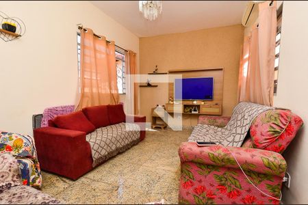 Sala de casa à venda com 4 quartos, 170m² em Sagrada Família, Belo Horizonte