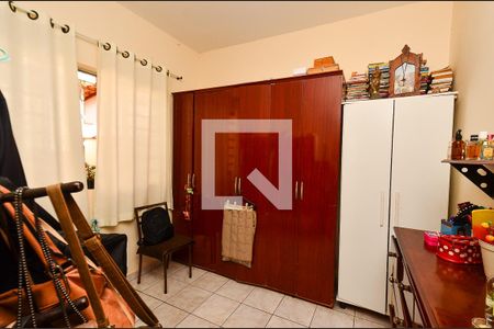 Quarto 1  de casa à venda com 4 quartos, 170m² em Sagrada Família, Belo Horizonte