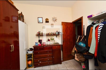 Quarto 1  de casa à venda com 4 quartos, 170m² em Sagrada Família, Belo Horizonte