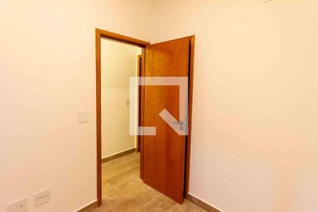 Quarto  de casa à venda com 3 quartos, 120m² em Vila Carrão, São Paulo