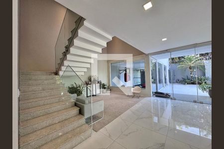 Sala de casa de condomínio para alugar com 5 quartos, 620m² em Recreio dos Bandeirantes, Rio de Janeiro