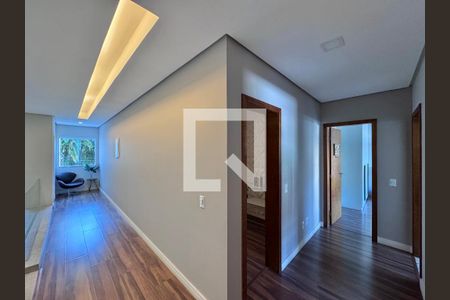 Corredor de casa de condomínio para alugar com 5 quartos, 620m² em Recreio dos Bandeirantes, Rio de Janeiro