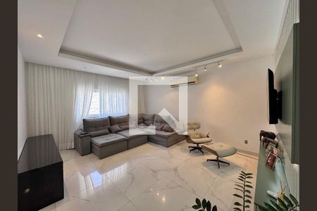 Sala de casa de condomínio para alugar com 5 quartos, 620m² em Recreio dos Bandeirantes, Rio de Janeiro