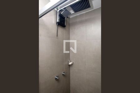 Banheiro de kitnet/studio para alugar com 1 quarto, 25m² em Auxiliadora, Porto Alegre