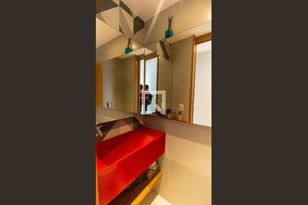 Lavabo 1 de apartamento à venda com 3 quartos, 185m² em Icaraí, Niterói