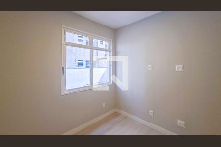 Quarto 1 de apartamento à venda com 4 quartos, 220m² em Santo Antônio, Belo Horizonte