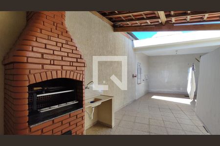 Quintal de casa para alugar com 3 quartos, 413m² em Jardim das Oliveiras, São Paulo
