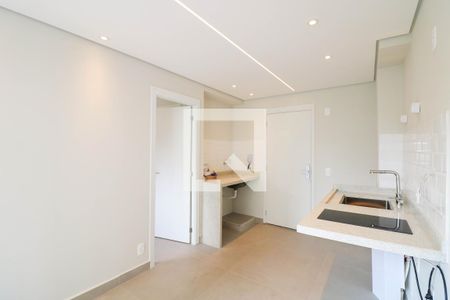 Sala/Cozinha de kitnet/studio à venda com 1 quarto, 27m² em Campo Belo, São Paulo