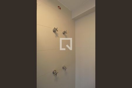 Banheiro de kitnet/studio para alugar com 1 quarto, 30m² em Indianópolis, São Paulo