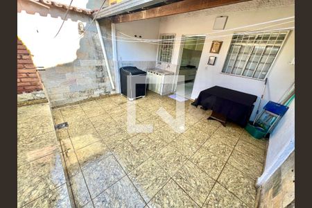 Área Externa - Fundos de casa para alugar com 3 quartos, 77m² em Santa Monica, Belo Horizonte