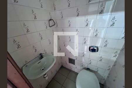 Lavabo 1 de casa à venda com 3 quartos, 316m² em Jardim Munhoz, Guarulhos
