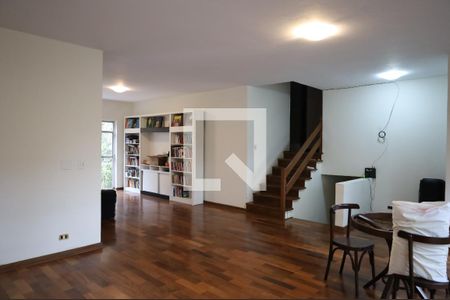 Sala de casa para alugar com 4 quartos, 278m² em Parque do Castelo, São Paulo