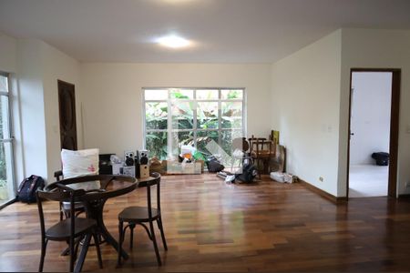 Sala de casa para alugar com 4 quartos, 278m² em Parque do Castelo, São Paulo