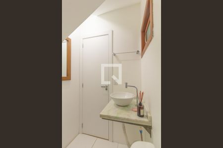 Lavabo de casa de condomínio à venda com 3 quartos, 92m² em Mato Grande, Canoas