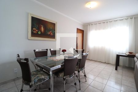 Apartamento para alugar com 3 quartos, 110m² em Saraiva, Uberlândia