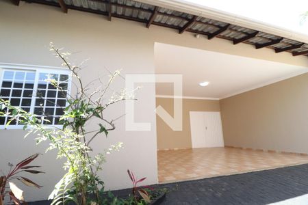 Casa para alugar com 5 quartos, 220m² em Santa Mônica, Uberlândia