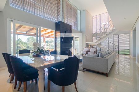 Sala de casa à venda com 3 quartos, 400m² em Teresópolis, Porto Alegre