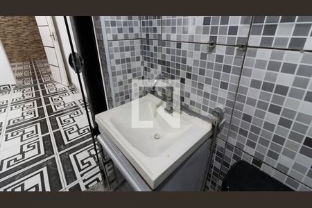 Banheiro da Suíte de casa para alugar com 1 quarto, 39m² em Parque Cisper, São Paulo