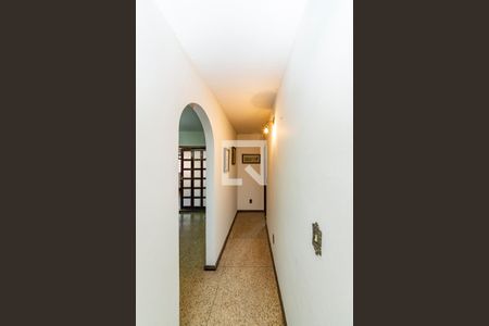 Corredor de casa à venda com 5 quartos, 240m² em Carlos Prates, Belo Horizonte