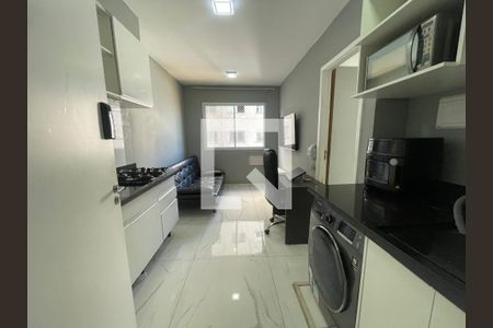 Sala de kitnet/studio para alugar com 1 quarto, 24m² em Paraíso do Morumbi, São Paulo