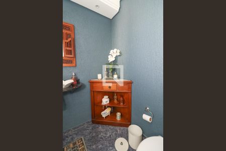 Lavabo 1 de casa à venda com 3 quartos, 490m² em Petrópolis, Porto Alegre