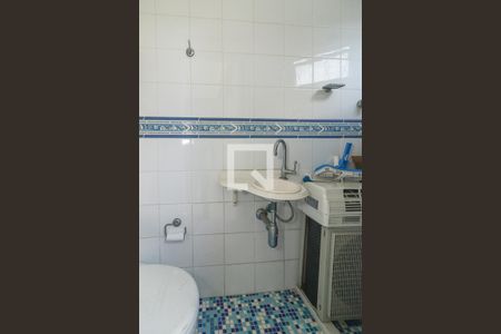 Lavabo 2 de casa à venda com 3 quartos, 490m² em Petrópolis, Porto Alegre