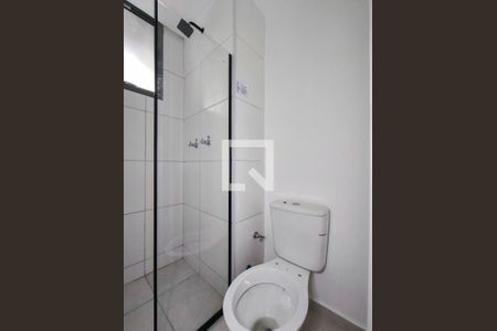 Banheiro de kitnet/studio para alugar com 1 quarto, 33m² em Santo Cristo, Rio de Janeiro