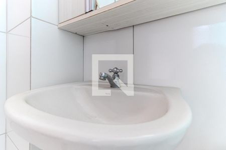 Banheiro de apartamento para alugar com 1 quarto, 48m² em República, São Paulo