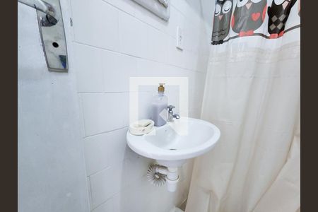 Banheiro de kitnet/studio para alugar com 1 quarto, 28m² em Centro, Rio de Janeiro
