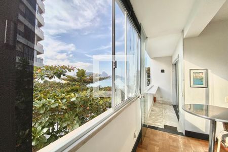 Vista da sala de apartamento à venda com 2 quartos, 129m² em Copacabana, Rio de Janeiro