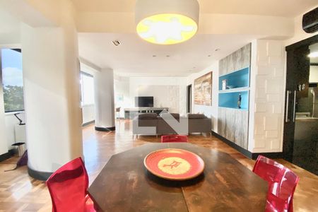 Sala de apartamento à venda com 2 quartos, 129m² em Copacabana, Rio de Janeiro