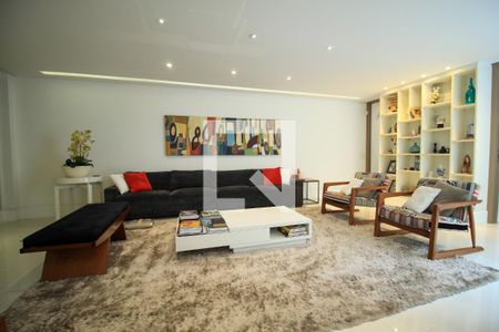 Sala de casa à venda com 4 quartos, 287m² em Vila Prudente, São Paulo