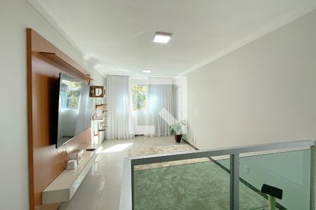 Sala de casa para alugar com 3 quartos, 180m² em Planalto, Belo Horizonte