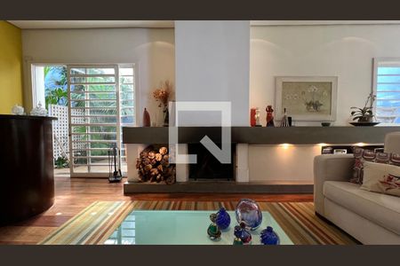 Sala de casa à venda com 5 quartos, 230m² em Alto de Pinheiros, São Paulo