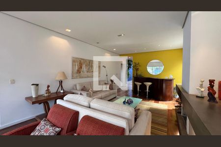 Sala de casa à venda com 5 quartos, 230m² em Alto de Pinheiros, São Paulo