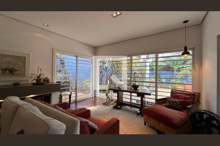 Sala de casa à venda com 5 quartos, 230m² em Alto de Pinheiros, São Paulo