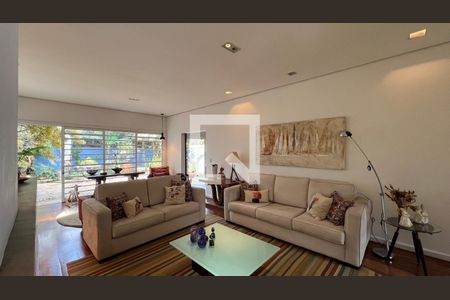 Sala de casa à venda com 5 quartos, 230m² em Alto de Pinheiros, São Paulo