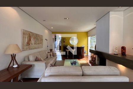 Sala de casa à venda com 5 quartos, 230m² em Alto de Pinheiros, São Paulo